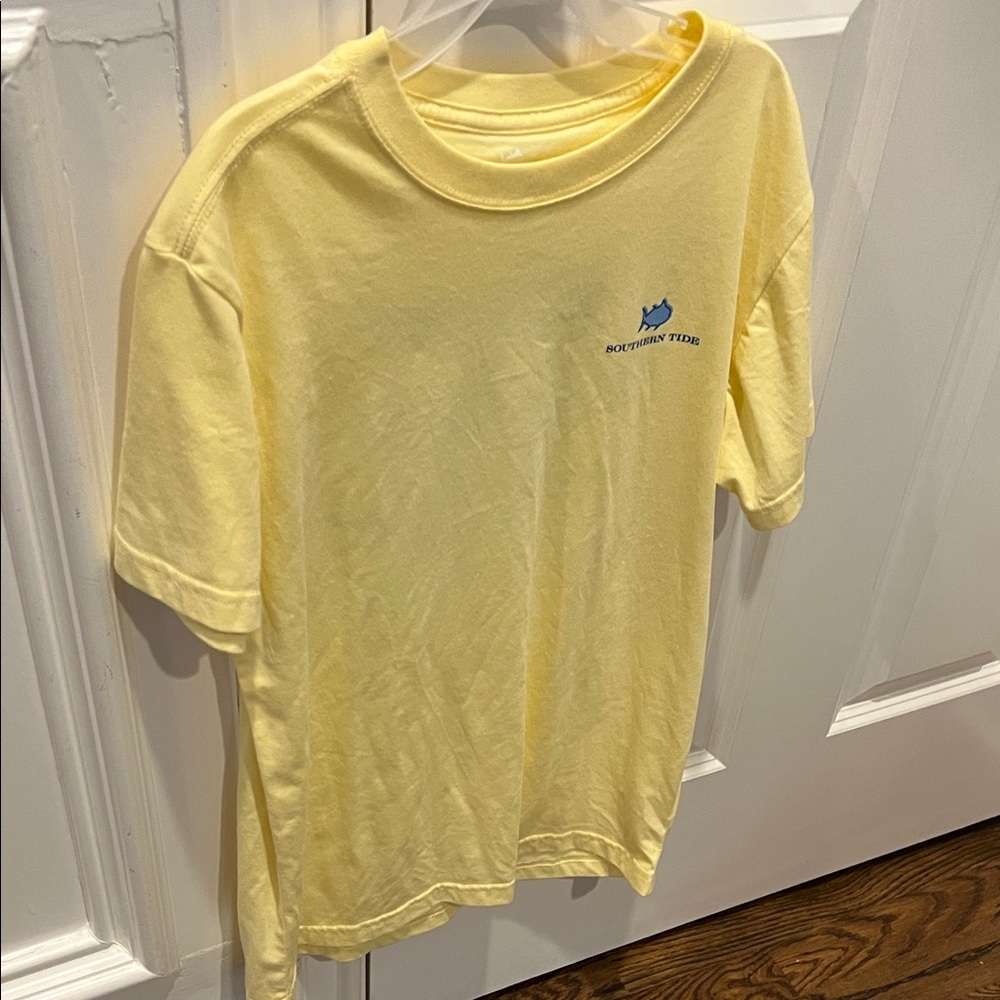 Like new Southern Tide Yellow Short Sleeve Tee size L 12/14
